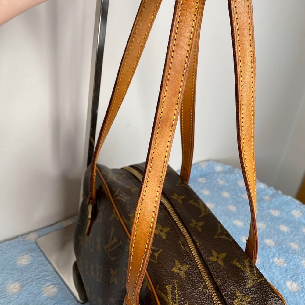 Louis Vuitton Cite MM - Picture 10 of 16